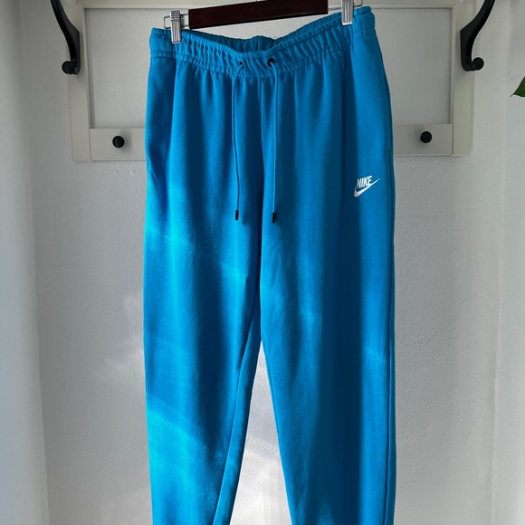 Nike Women’s Essential Fleece Pant size M - Picture 1 of 8